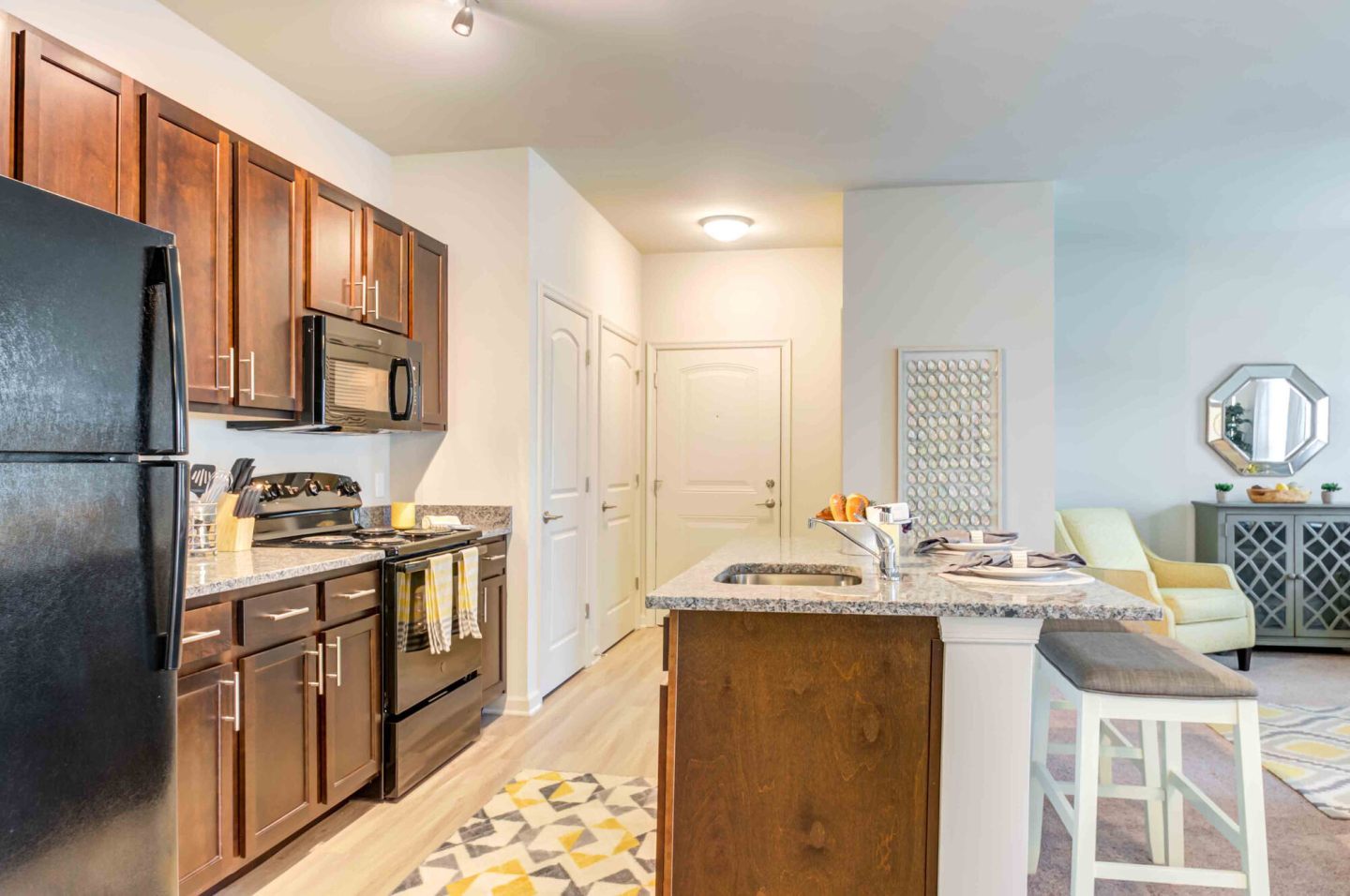 Coventry Square Apartments Image 3
