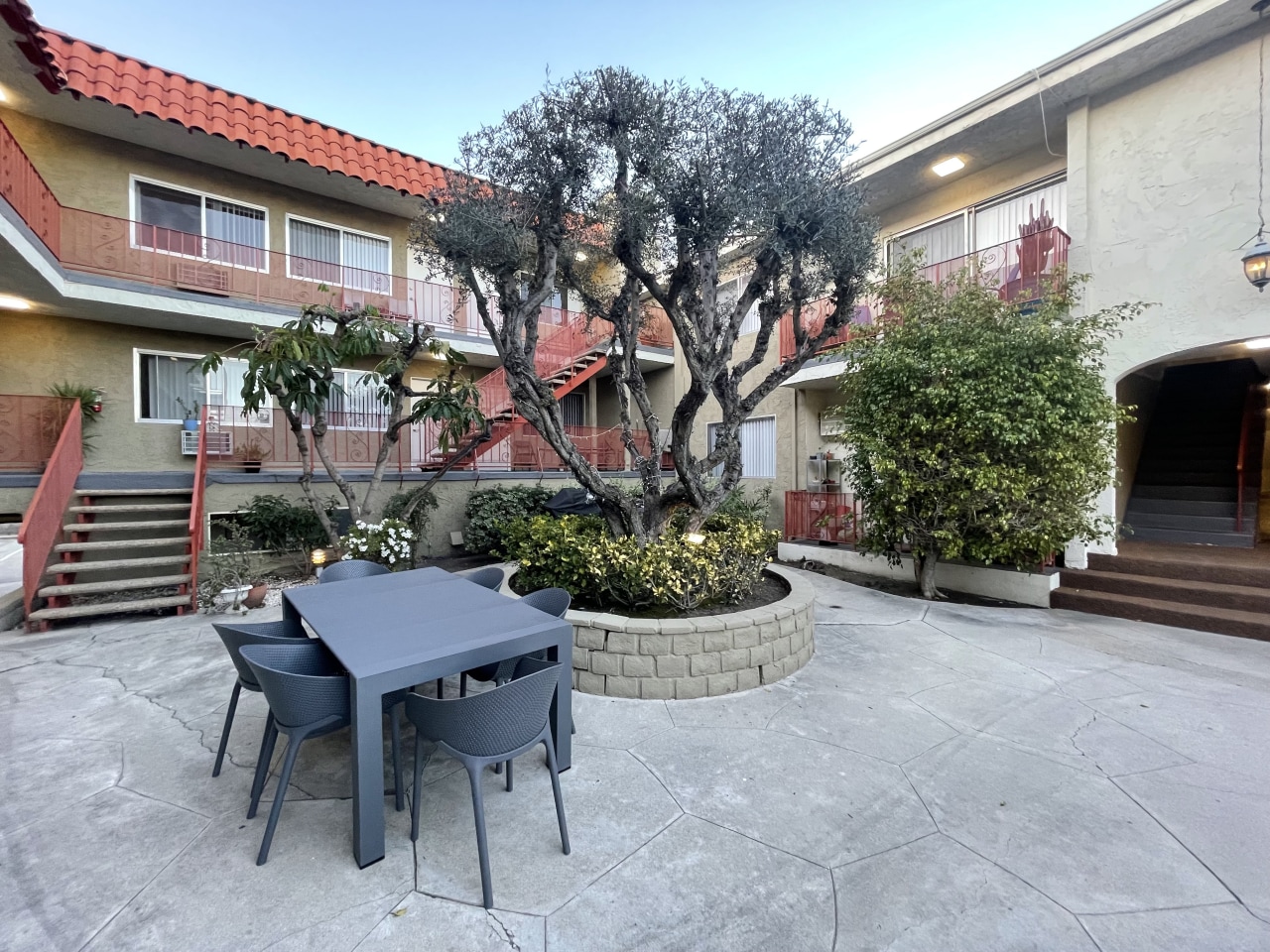 10535 Rose Avenue Image 12