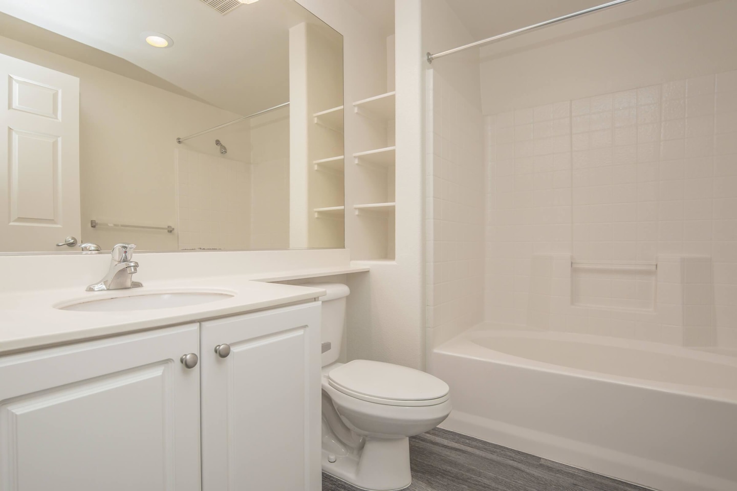 Laurel Vista Apartment Homes Image 39
