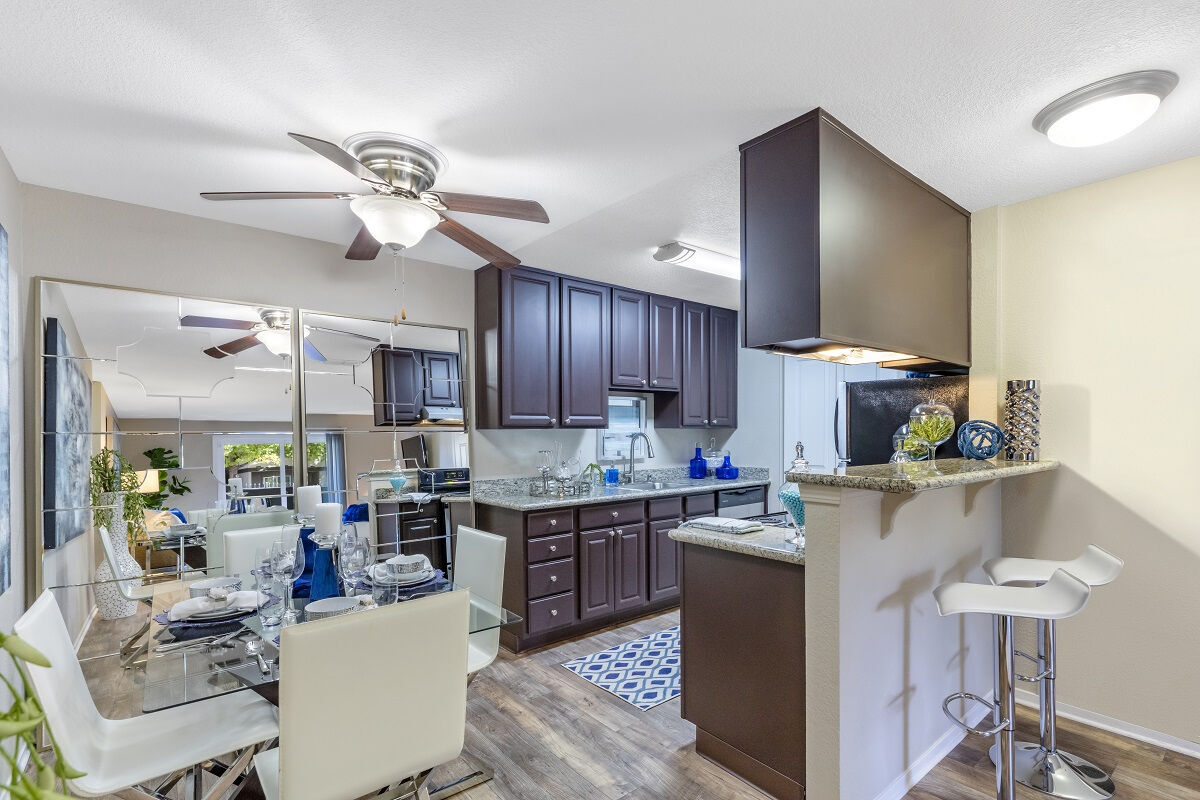 Foothills Tennis Village Apartments Image 4