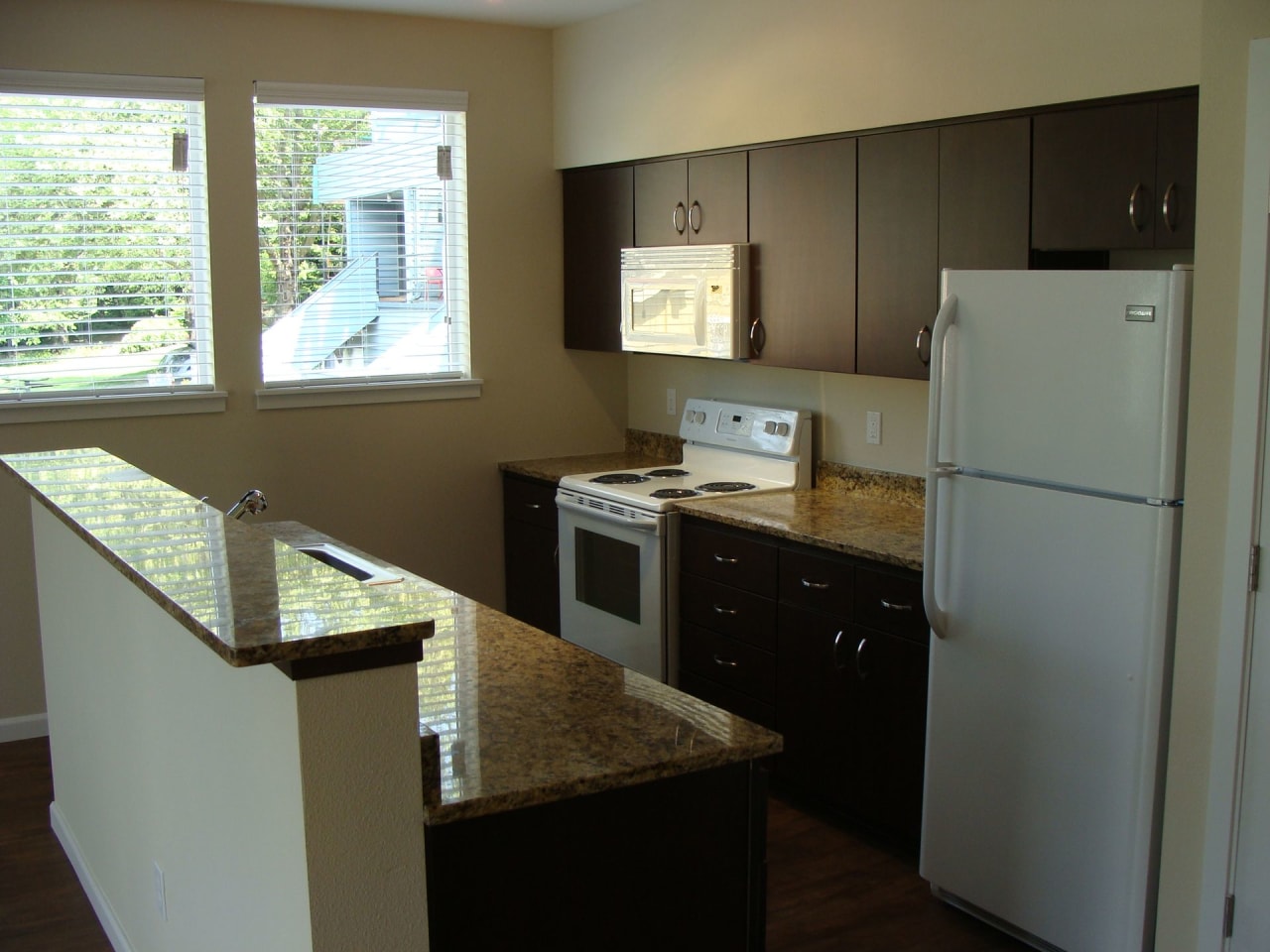 Cathedral Park Apartments Image 2