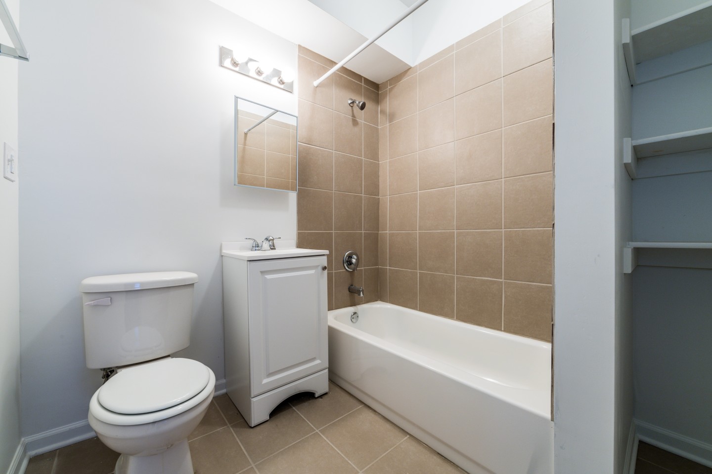 5749 W Chicago Image 7