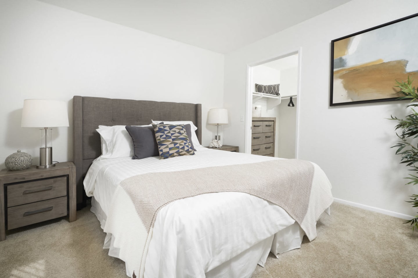 The Knolls Apartment Homes Image 25