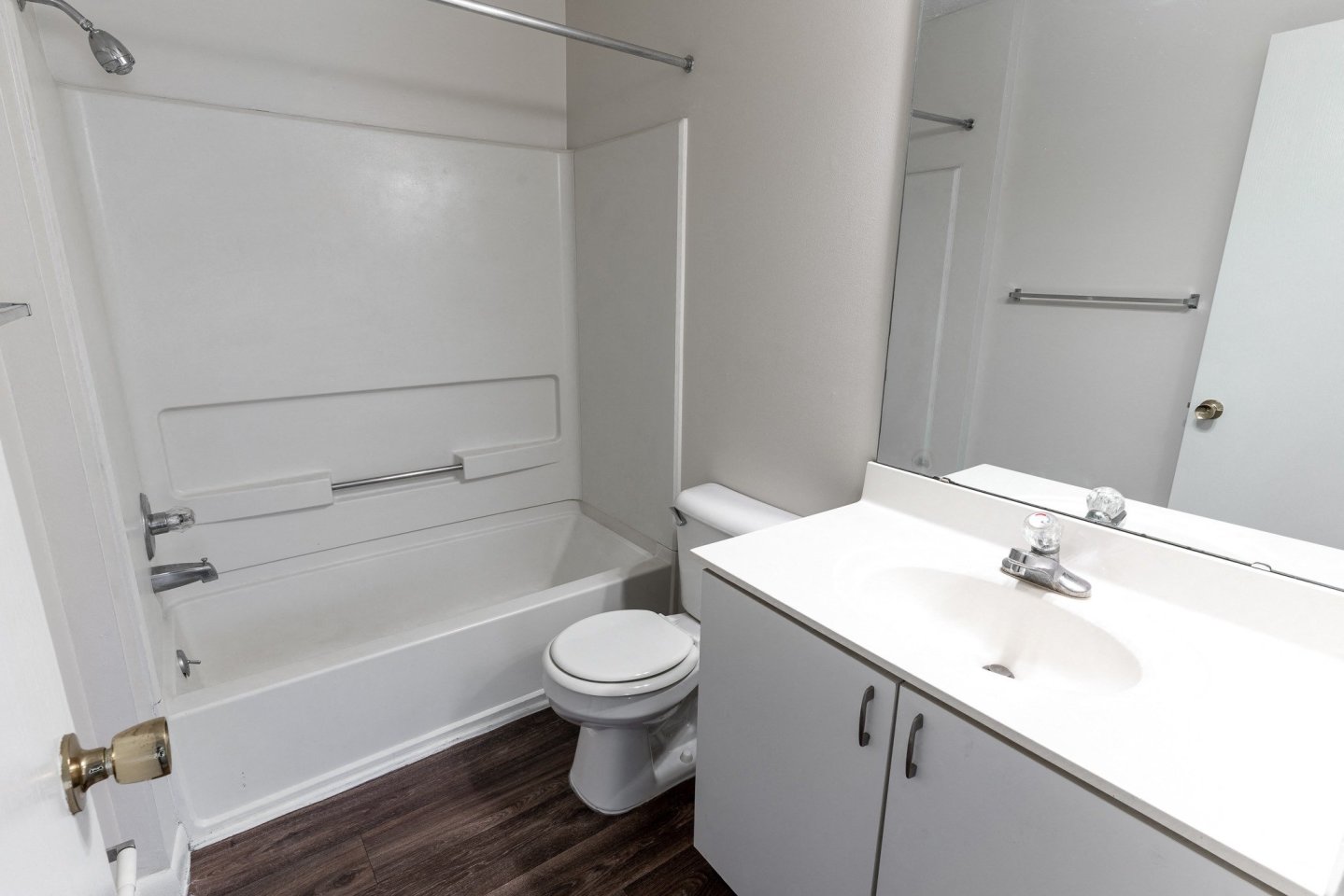Meadow View Apartments & Townhomes Image 8