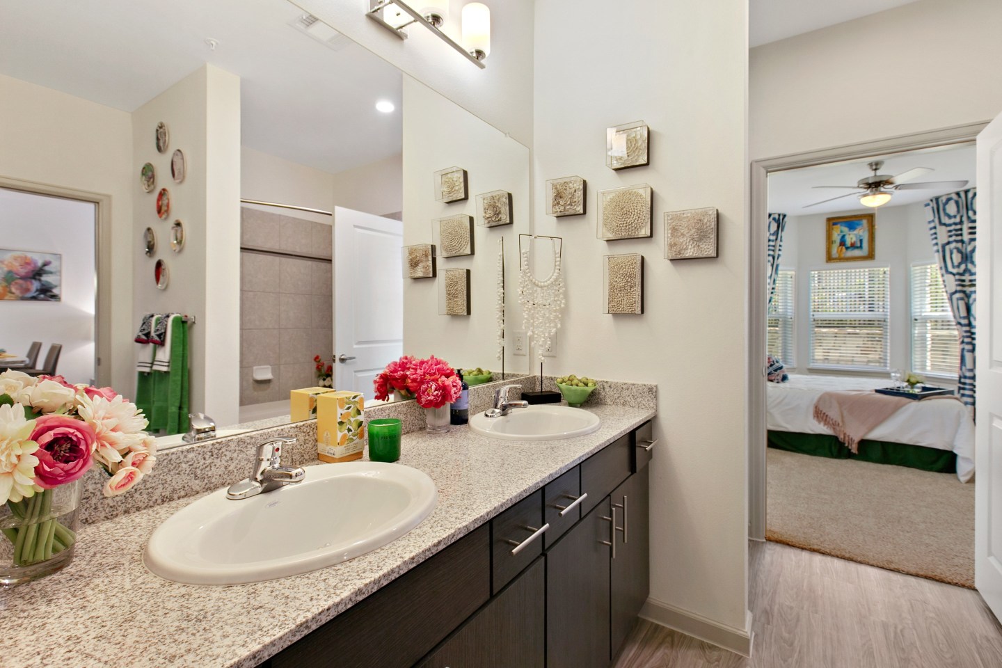 Sadler House Luxury Apartment Homes Image 2