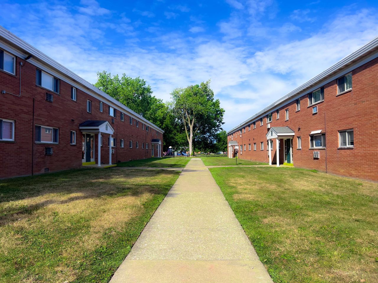 Emerald Village Apartments Image 16