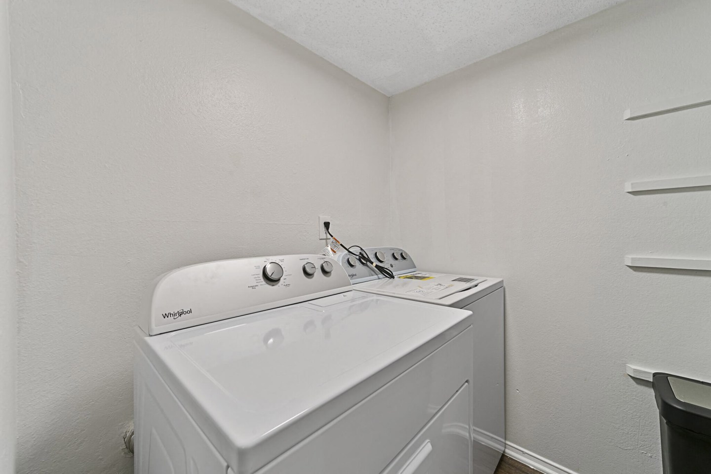Lakeside Apartments Image 7