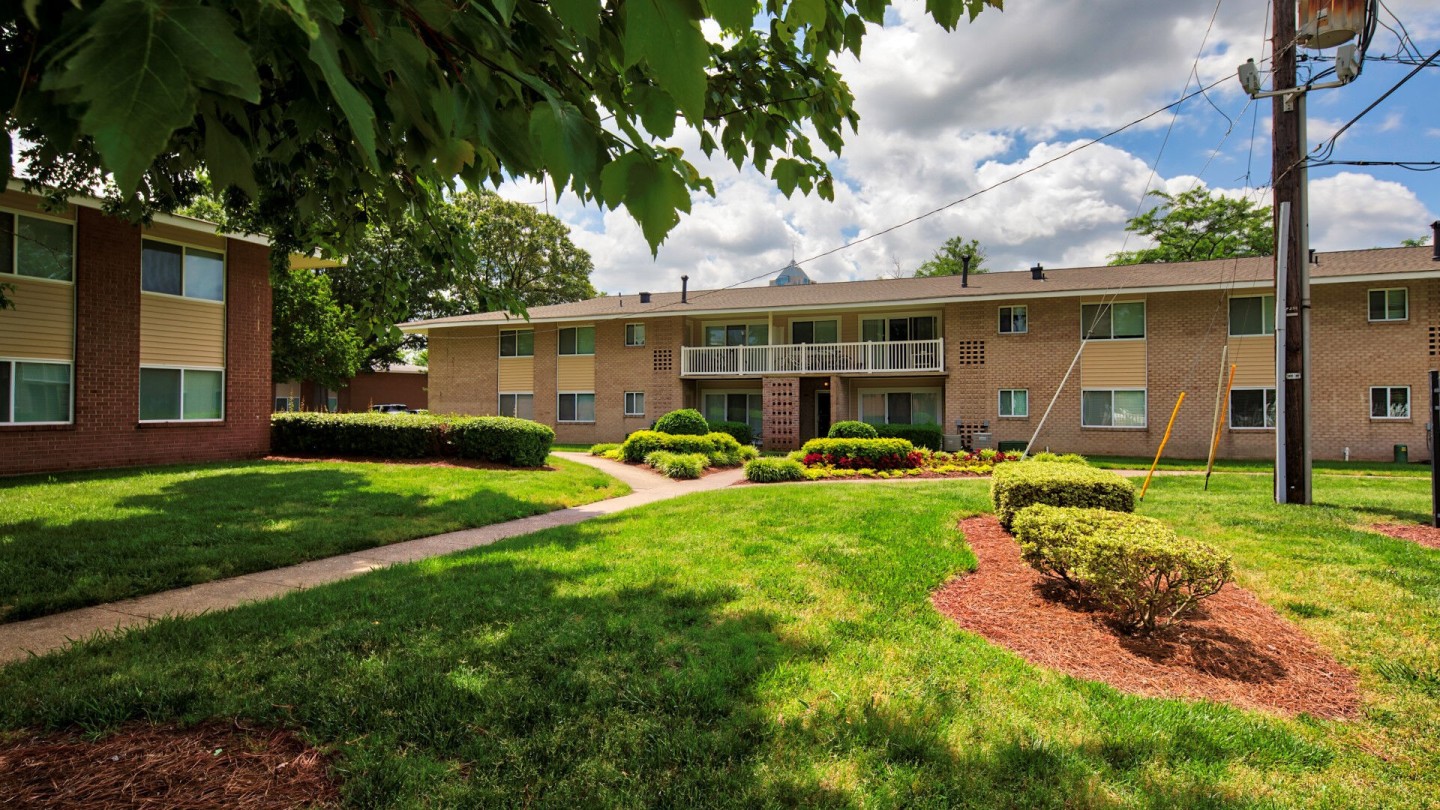 Pembroke Town Center Apartments Image 6