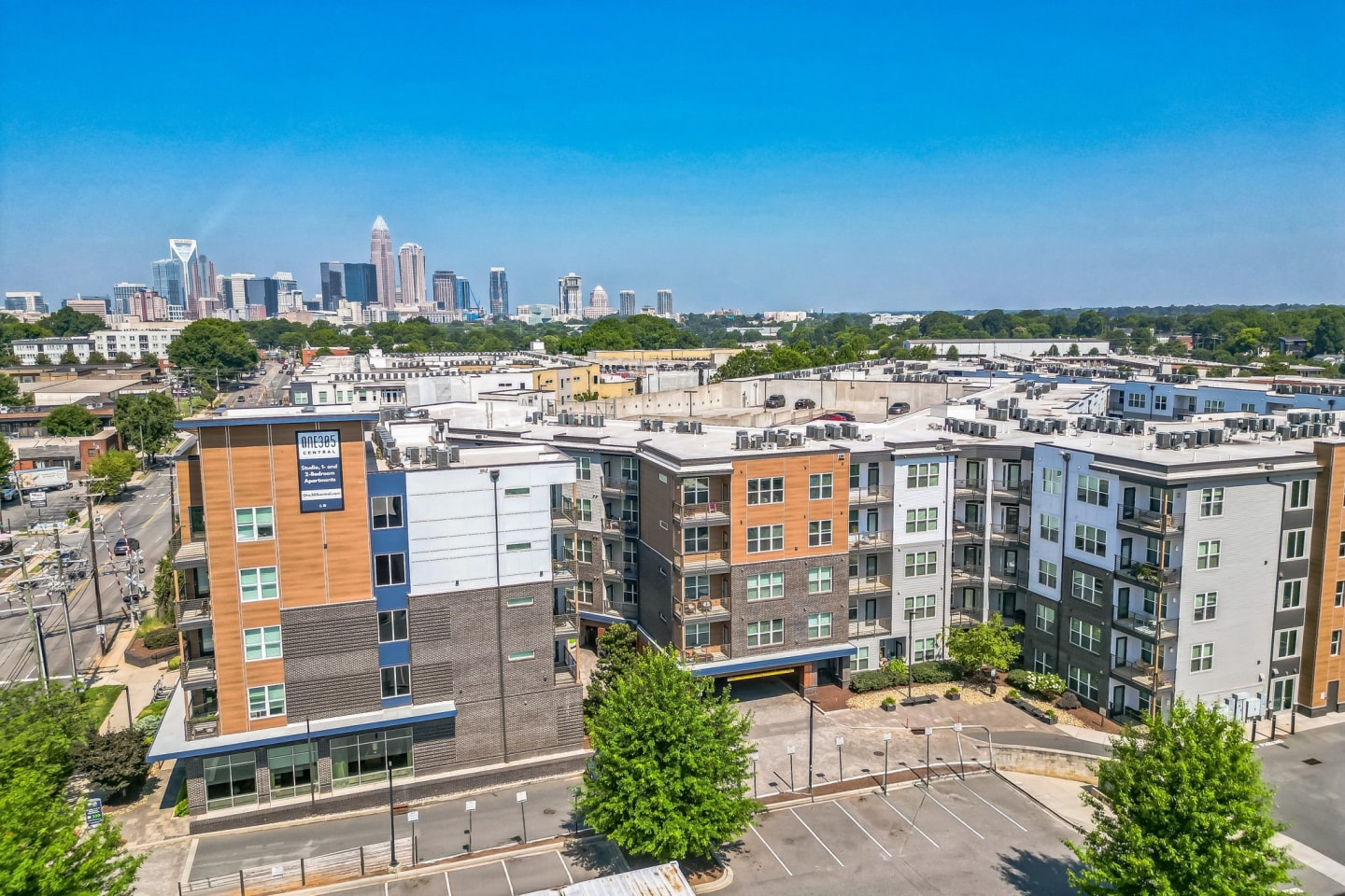 One 305 Central Image 32