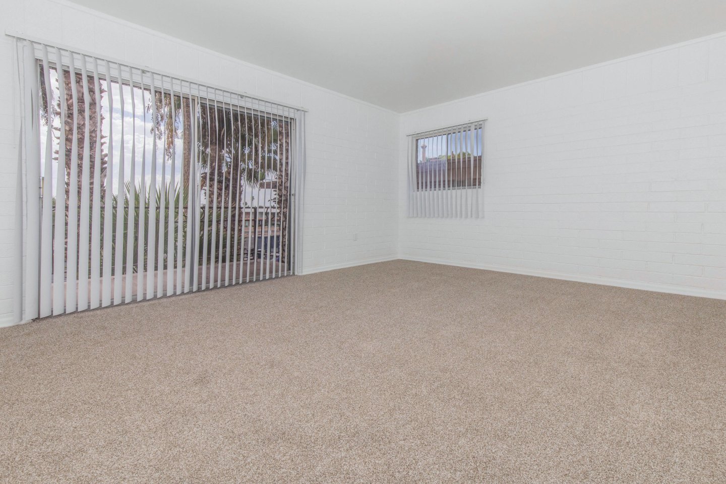 Country Club Apartments Image 4