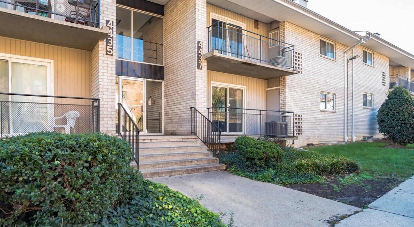 Raleigh Court Apartments Image 14
