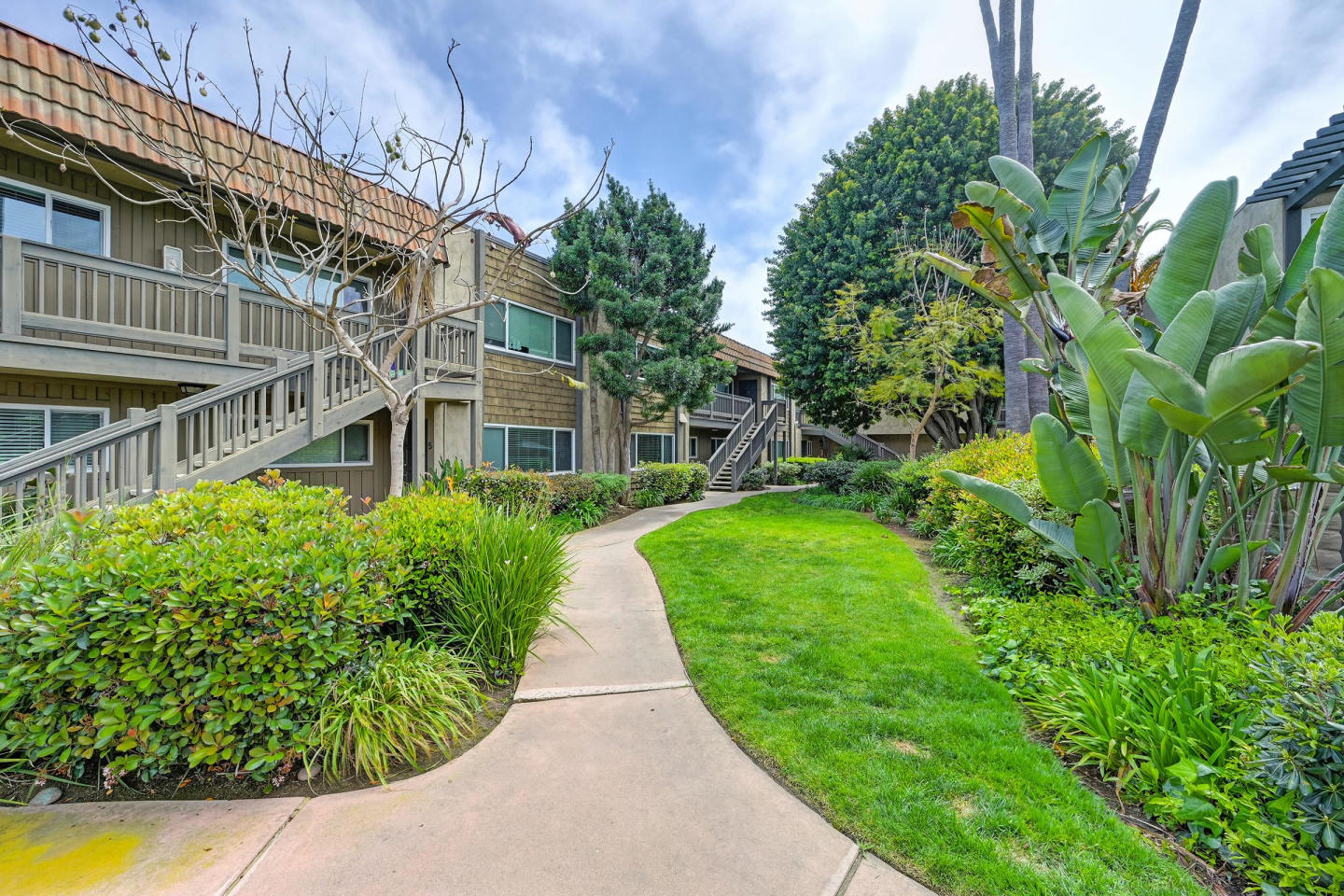 Coast Village Apartment Homes Image 3