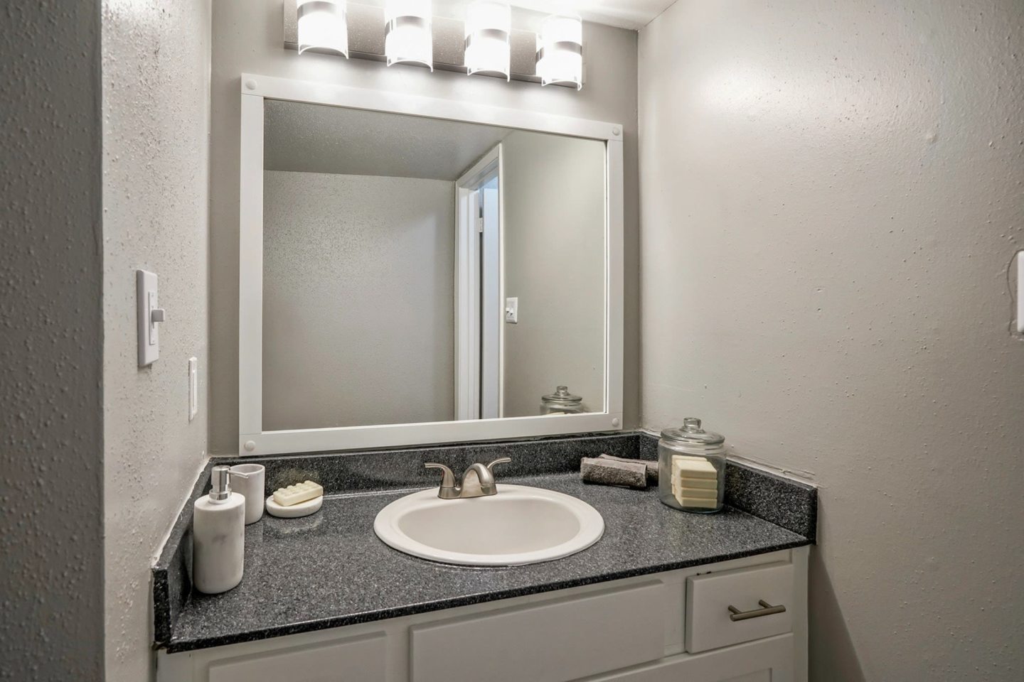 Silverado Apartments Image 21