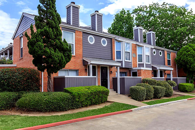 Riverway Apartment Homes Image 2