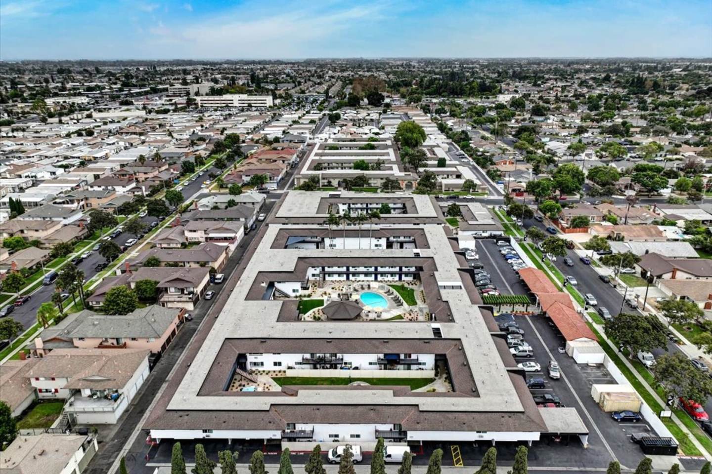 The Lincoln on Grand Image 73