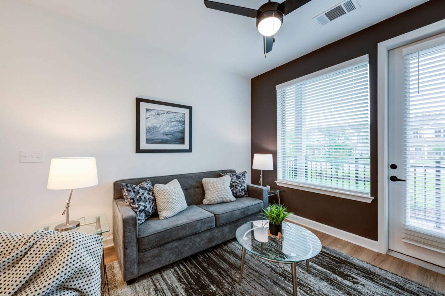 Taryn at 401 Image 12