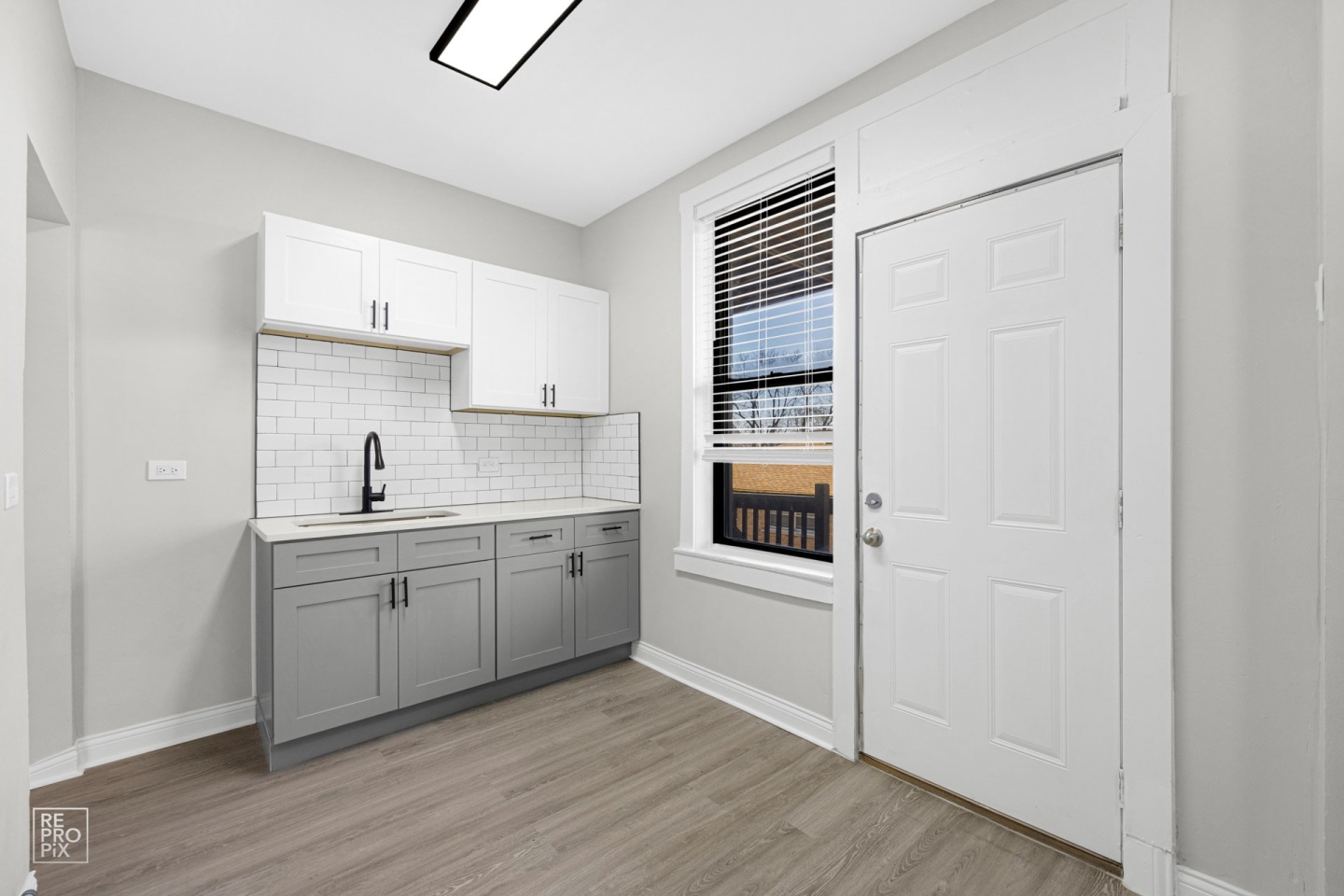 2826 E 76th Pl Image 2