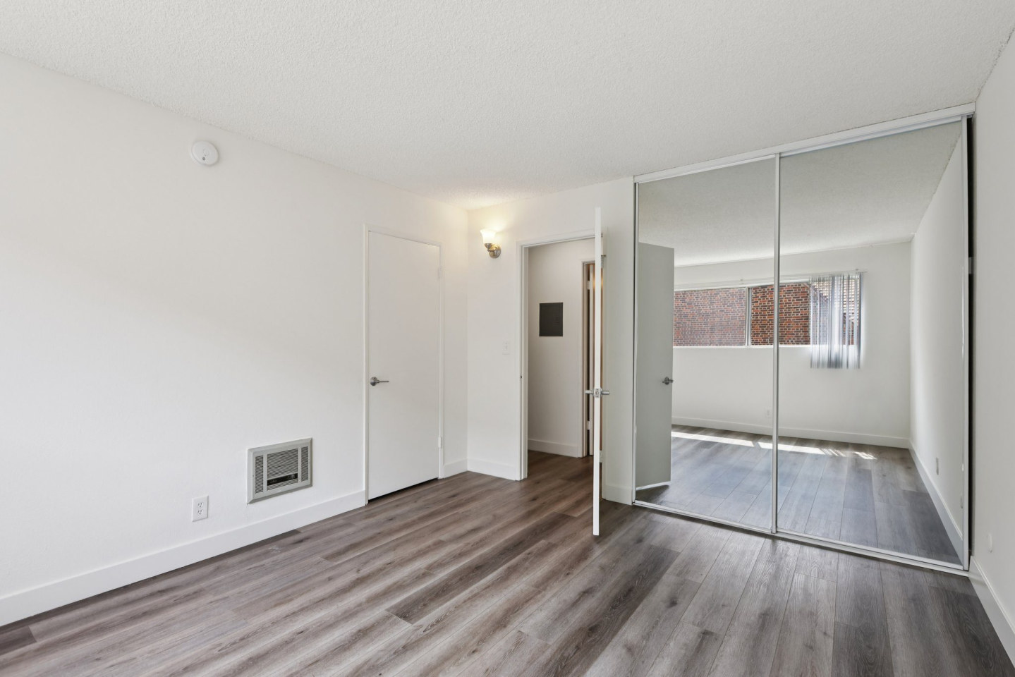 Victoria Apartments Image 23