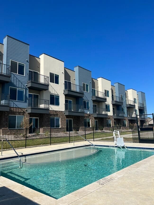 Camden Crossing Image 13