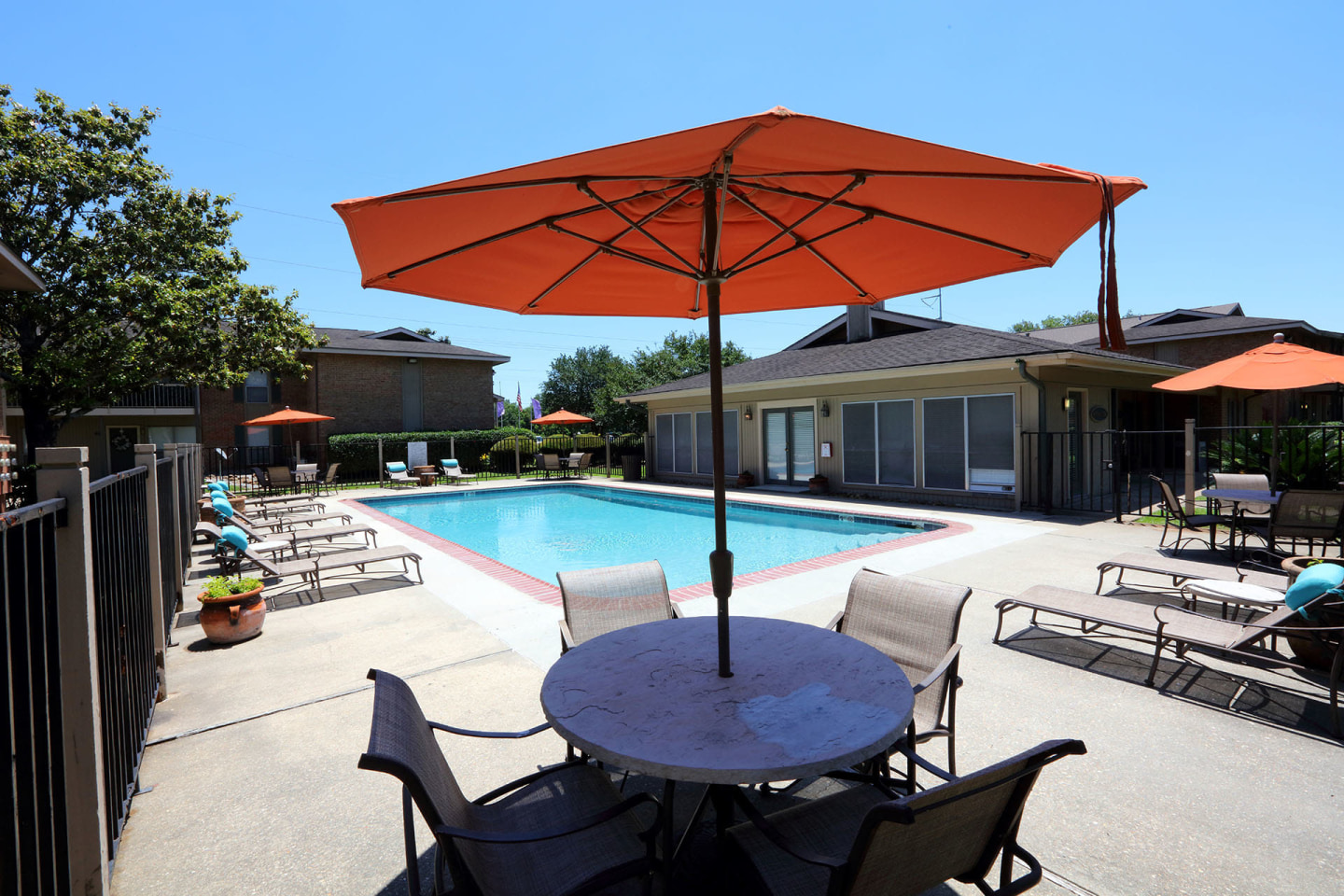 Diamond Lakes Apartment Homes Image 1