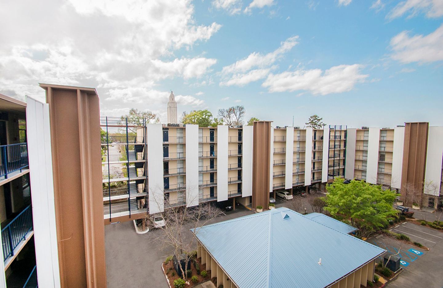 Lake Towers Apartments Image 15