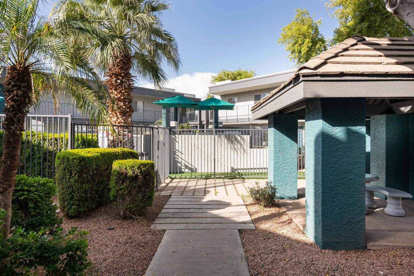 Camelback Cove Apartments Image 2