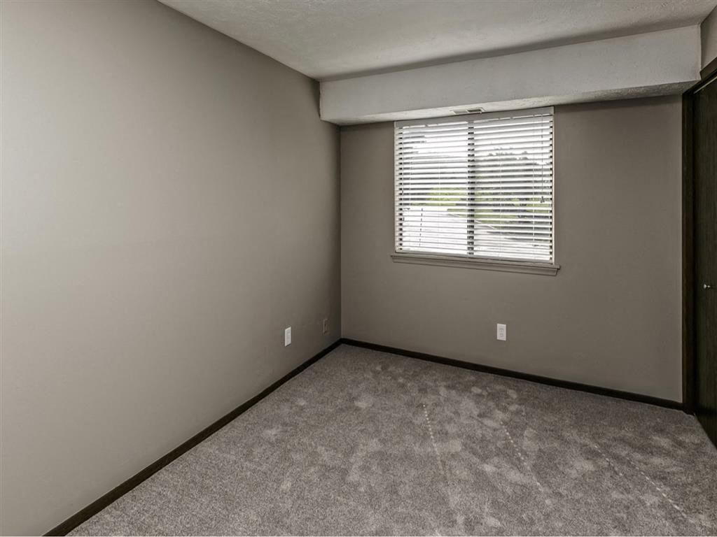 Edgewater Court Apartments Image 23