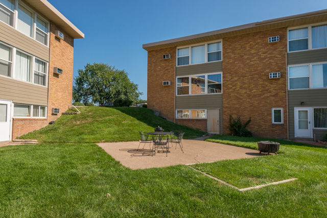 Valley Village Apartments Image 16