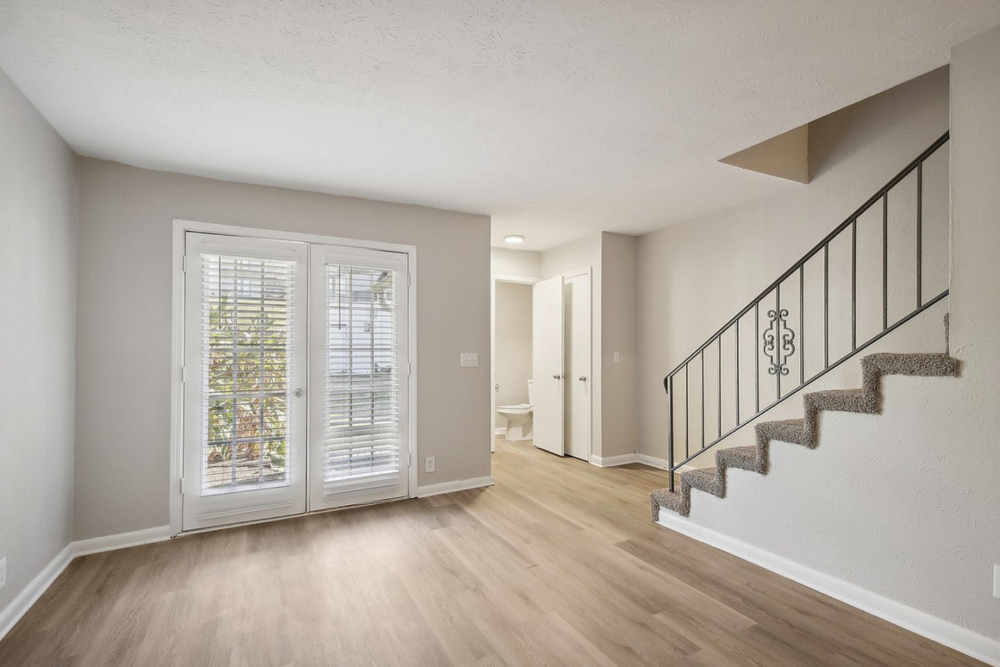 Iroquois Apartments Image 35