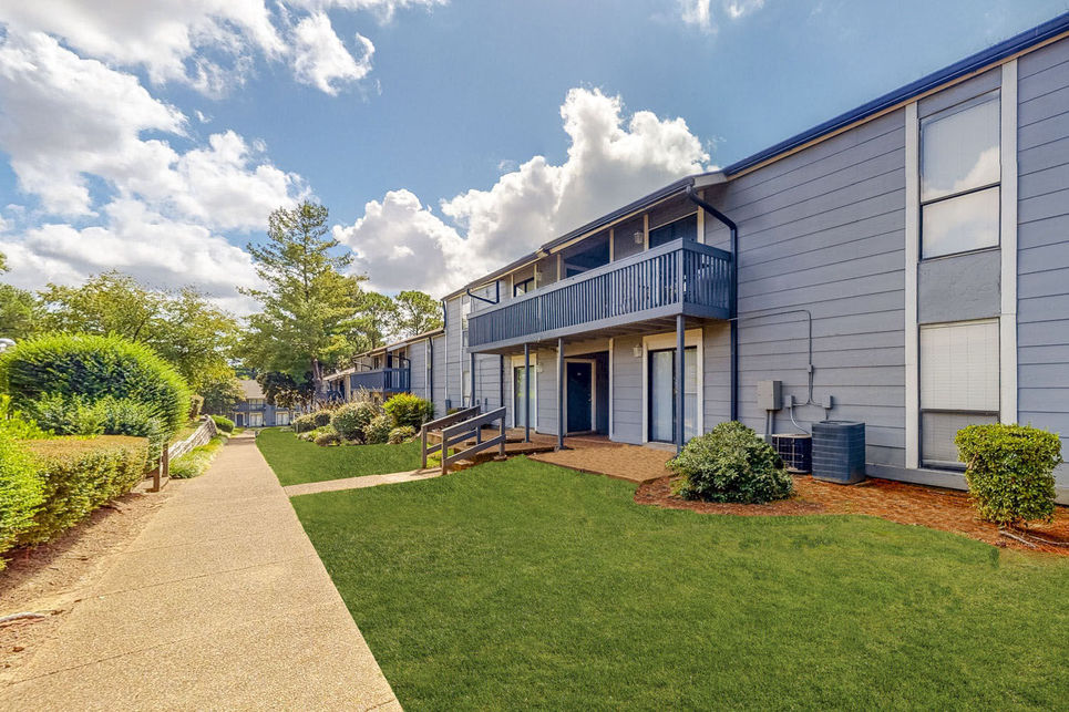 Clearbrook Village Apartments Image 11