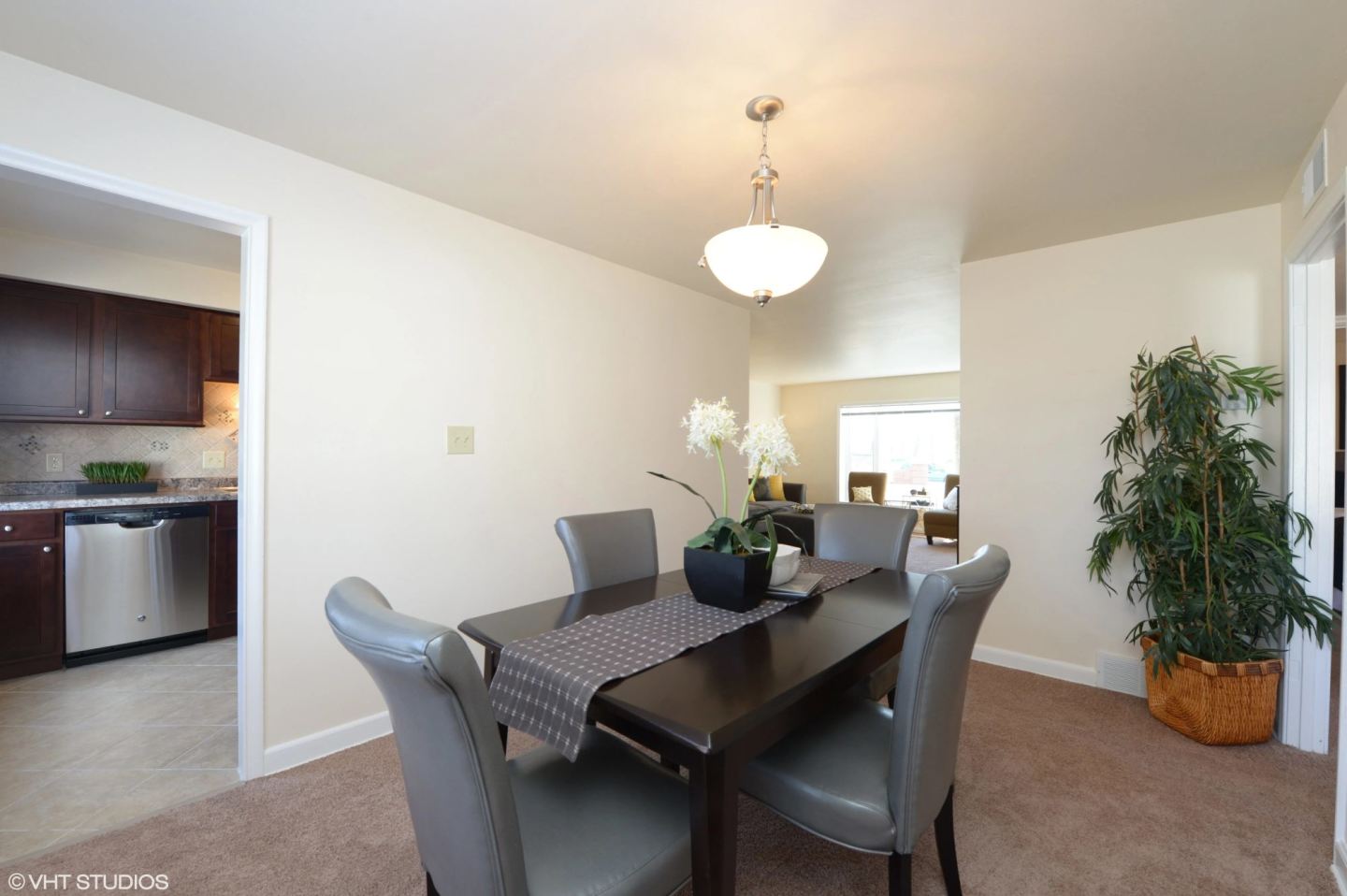 Colonial Court Apartments Image 11