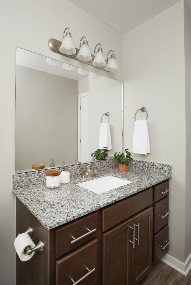 Lakeshore Flats Image 3