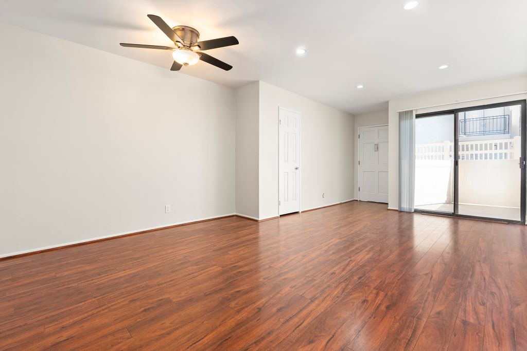 Chatsworth Plaza Image 12