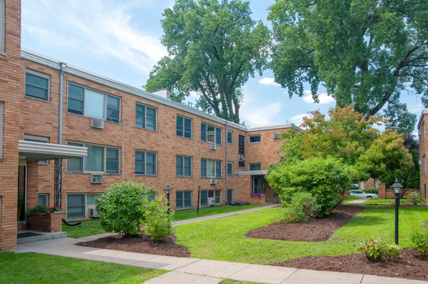 South Highland Apartments Image 21