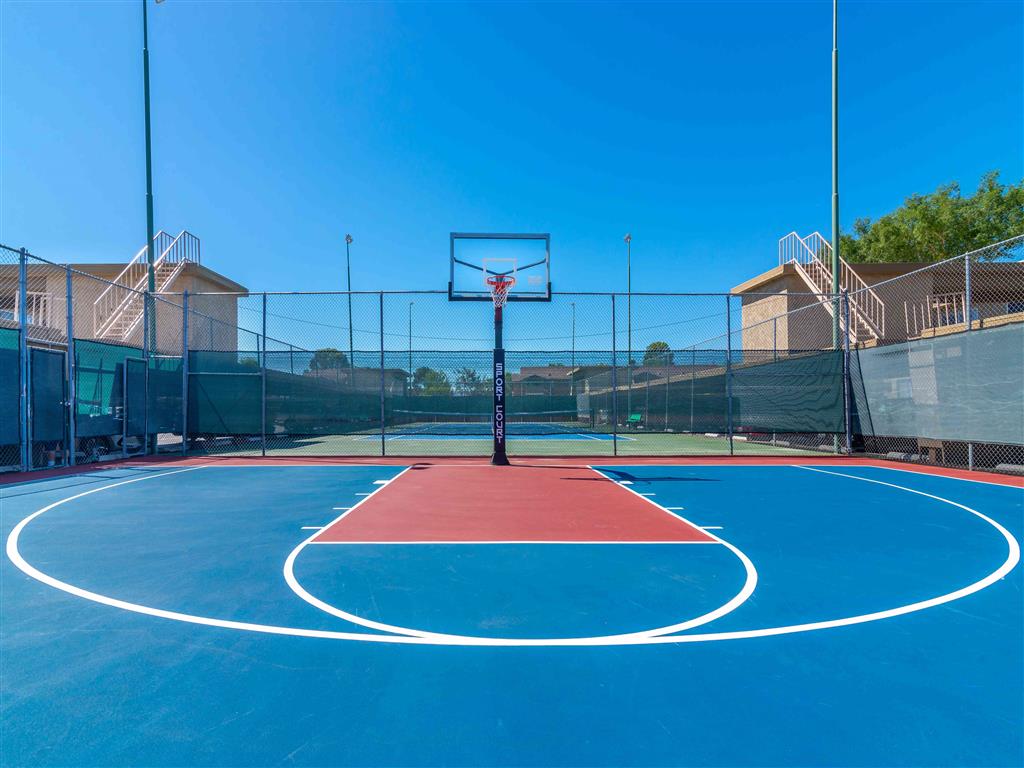 Racquet Club Apartments Image 42