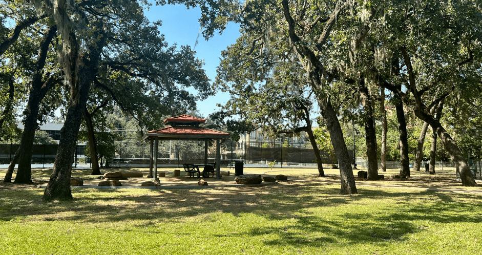 Woodlake Oaks Image 30