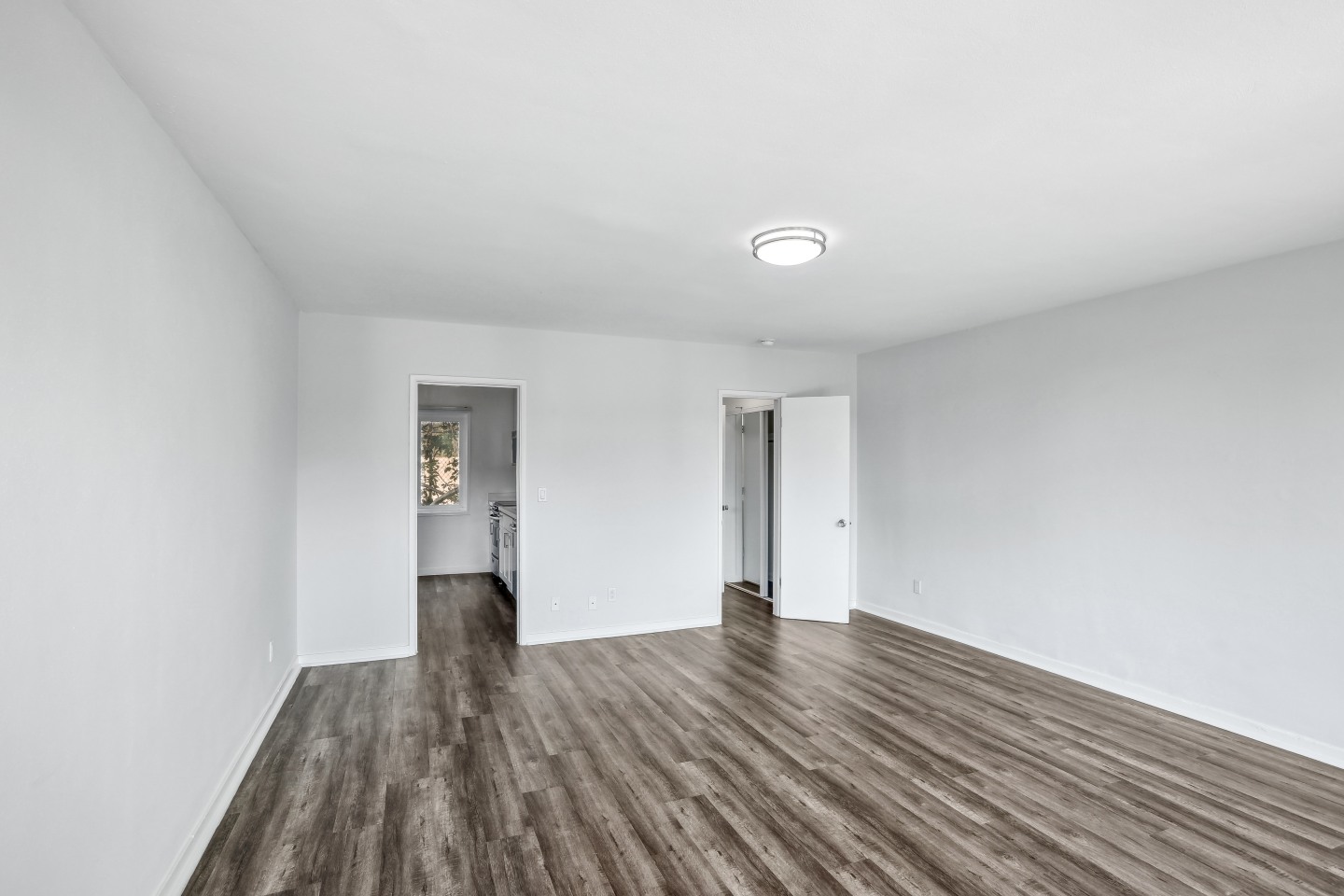 444 28th Street Apartments Image 7