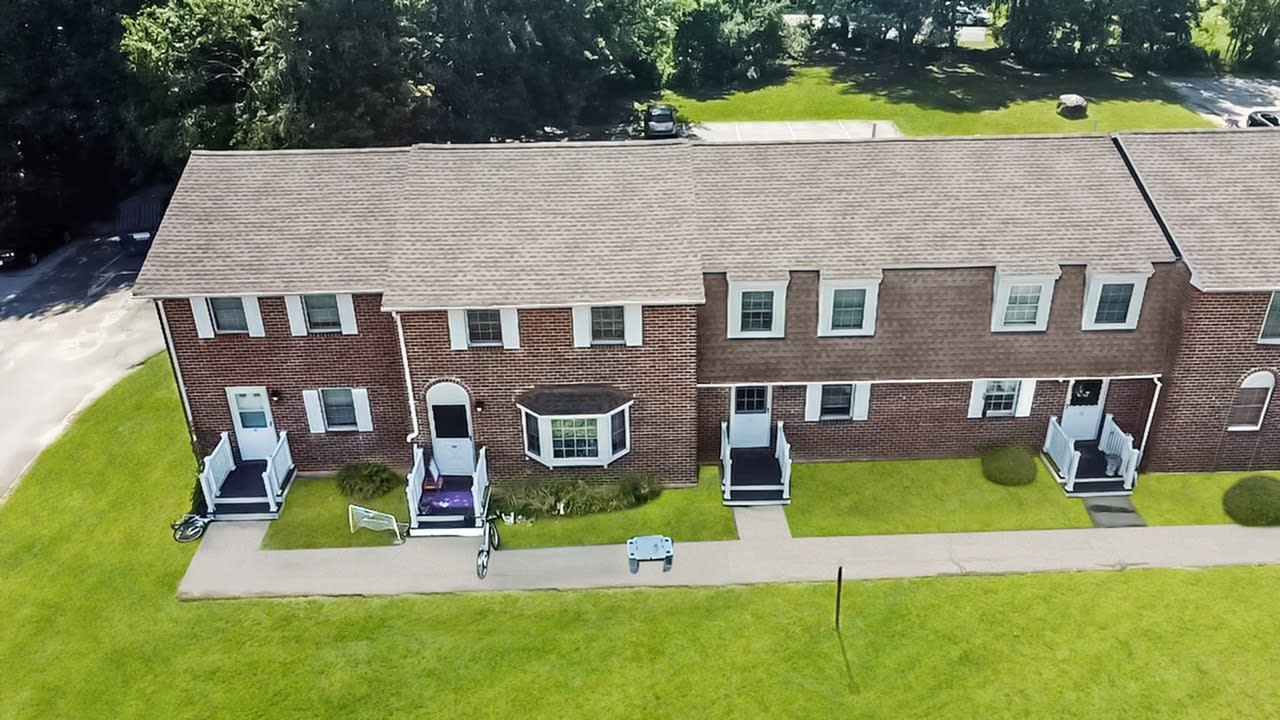 Meadowbrook Village Image 16