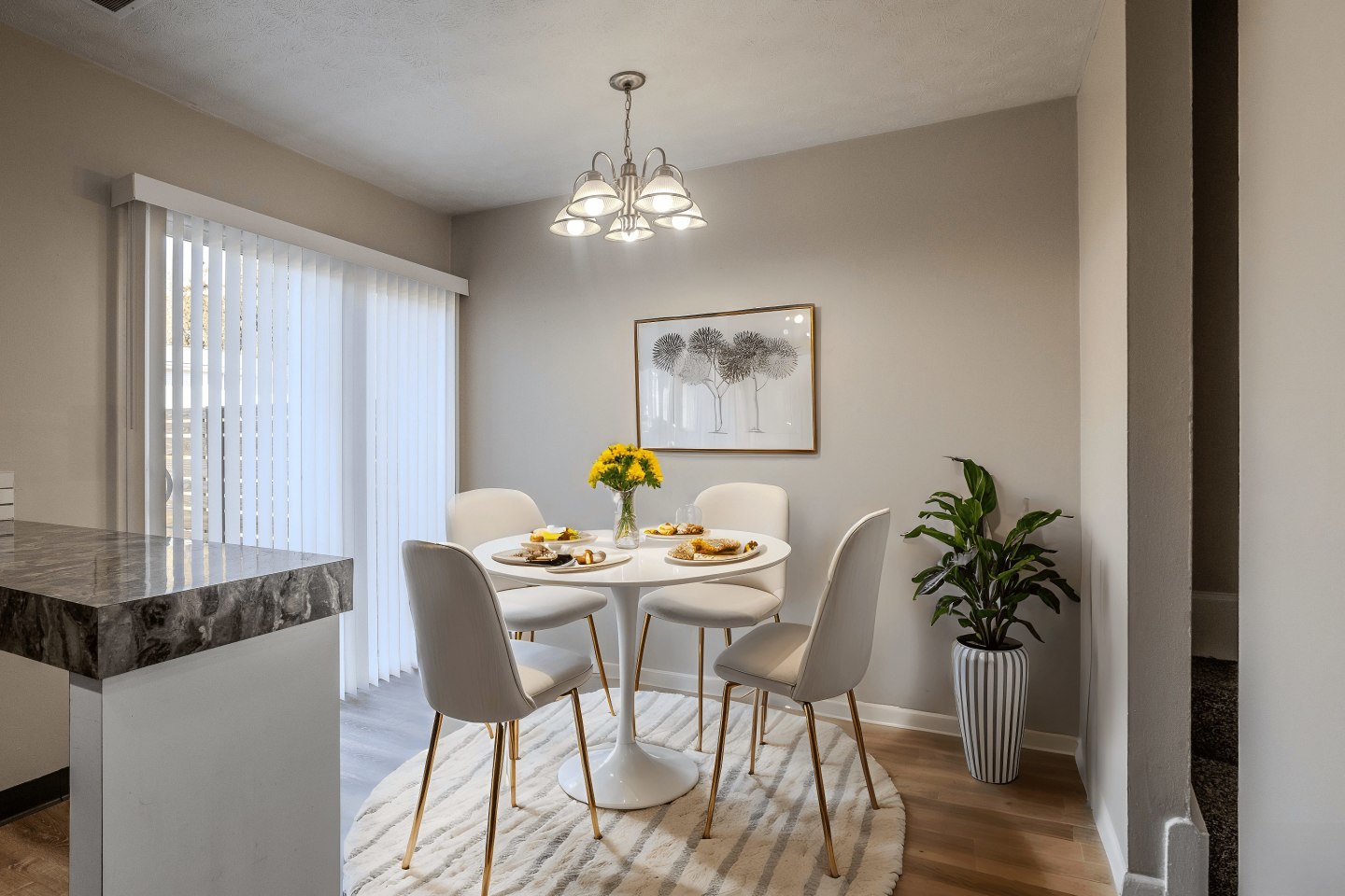 Somerford Square Apartments Image 6