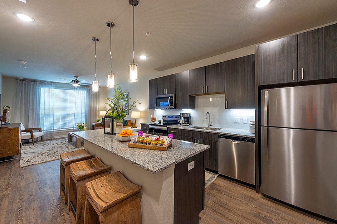 Imperial Oaks Square Image 37