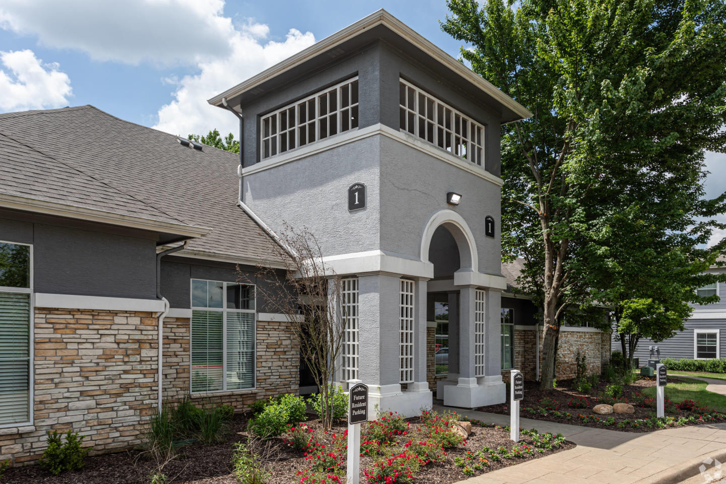 Stoneleigh Centerton Apartments Image 1