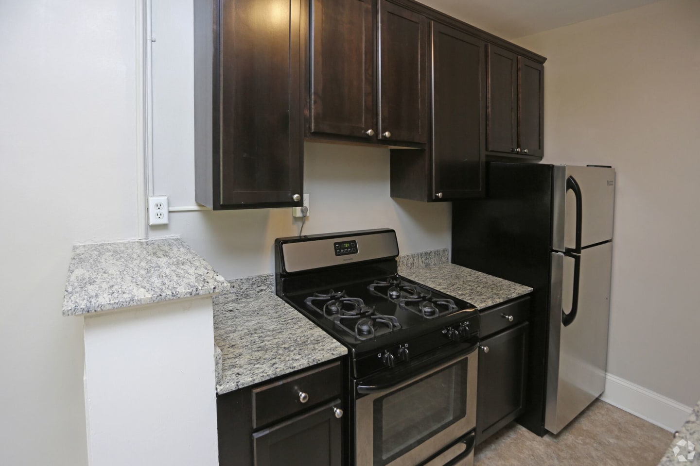Loring Grove Apartments Image 3