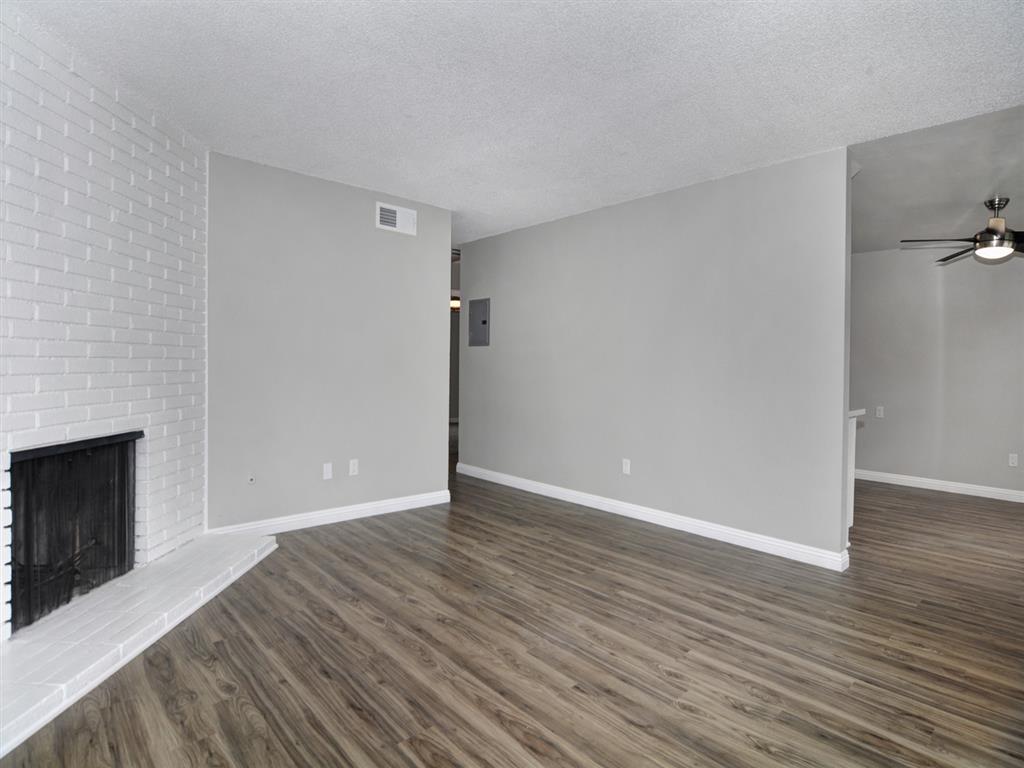 Orangewood Garden Apartments Image 9