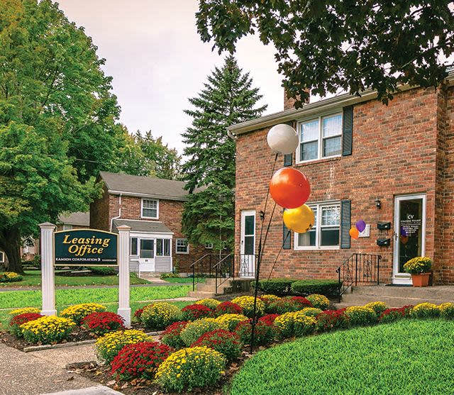 Colonial Village Apartments Image 2