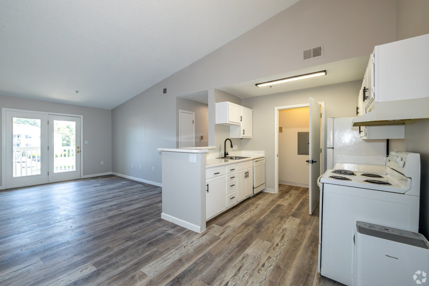 The Landings at Steele Creek Apartments Image 15