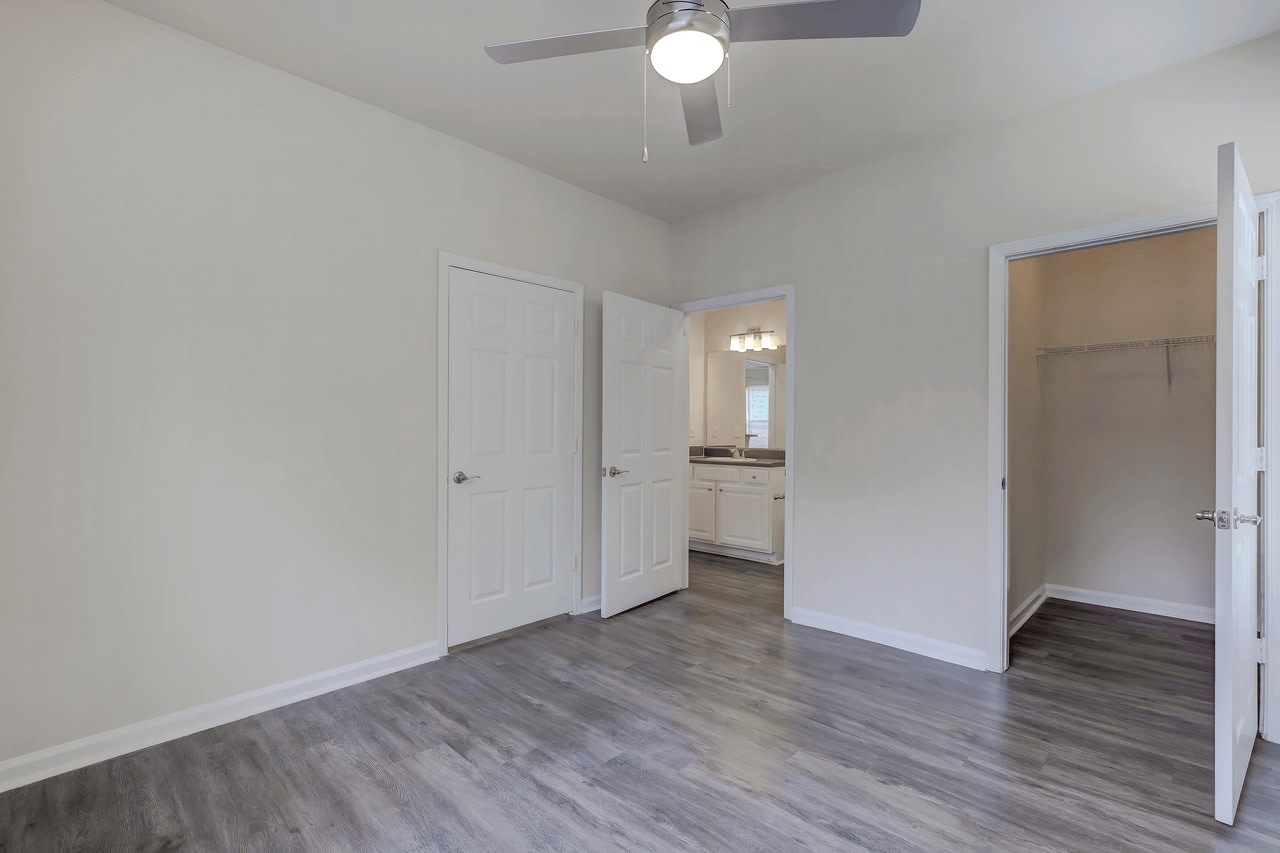Lakeside at Town Center Apartments Image 7