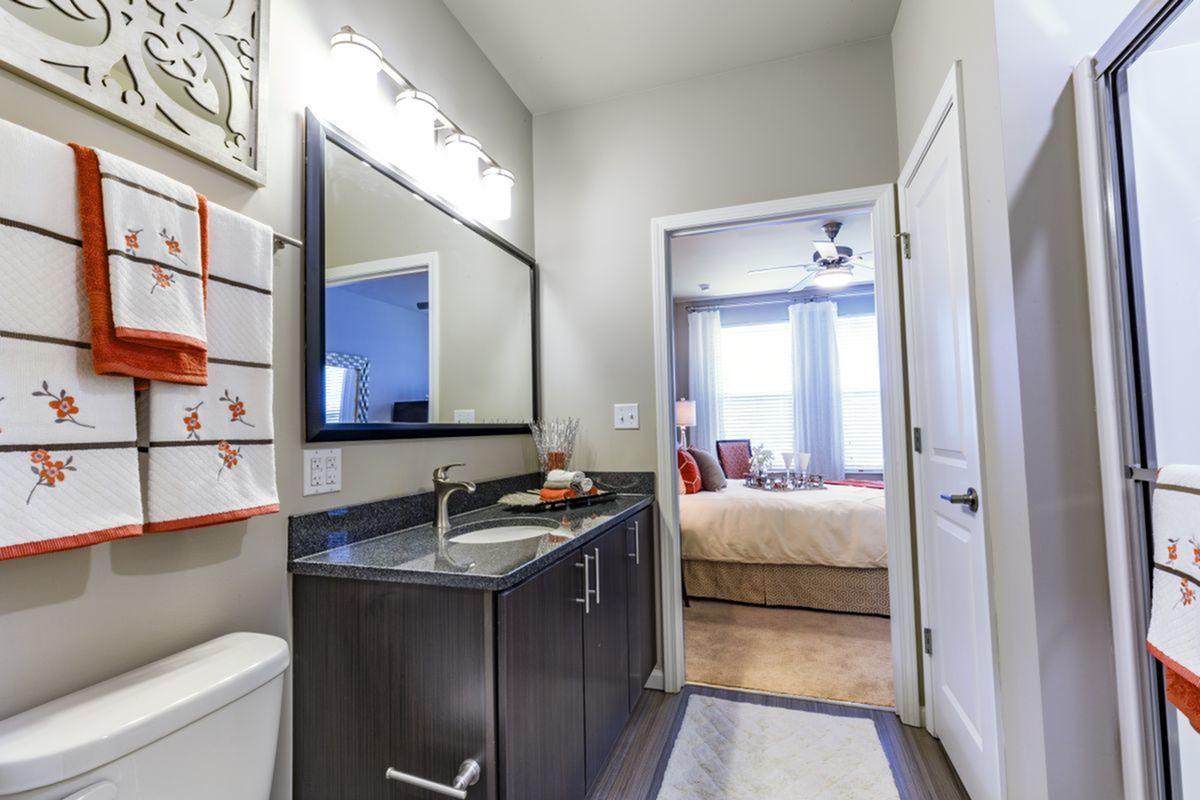 Alinea Town and Country Image 15