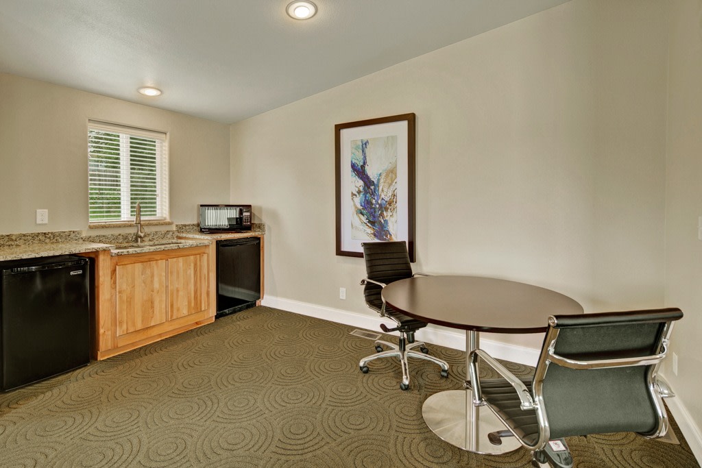 Four Seasons Apartment Homes Image 14