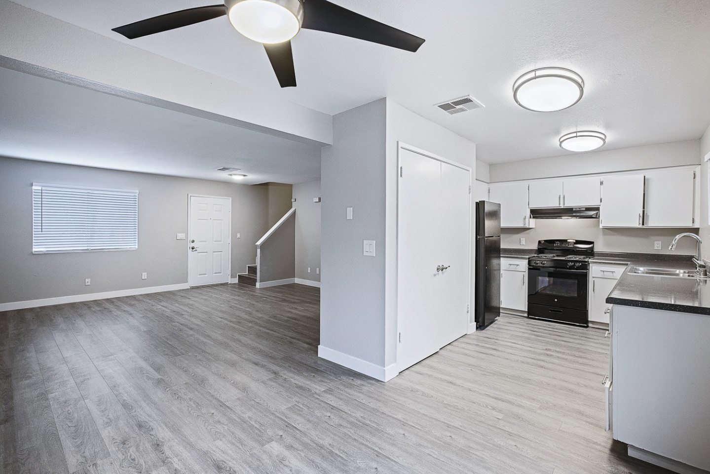 Oak Park Townhomes Image 14
