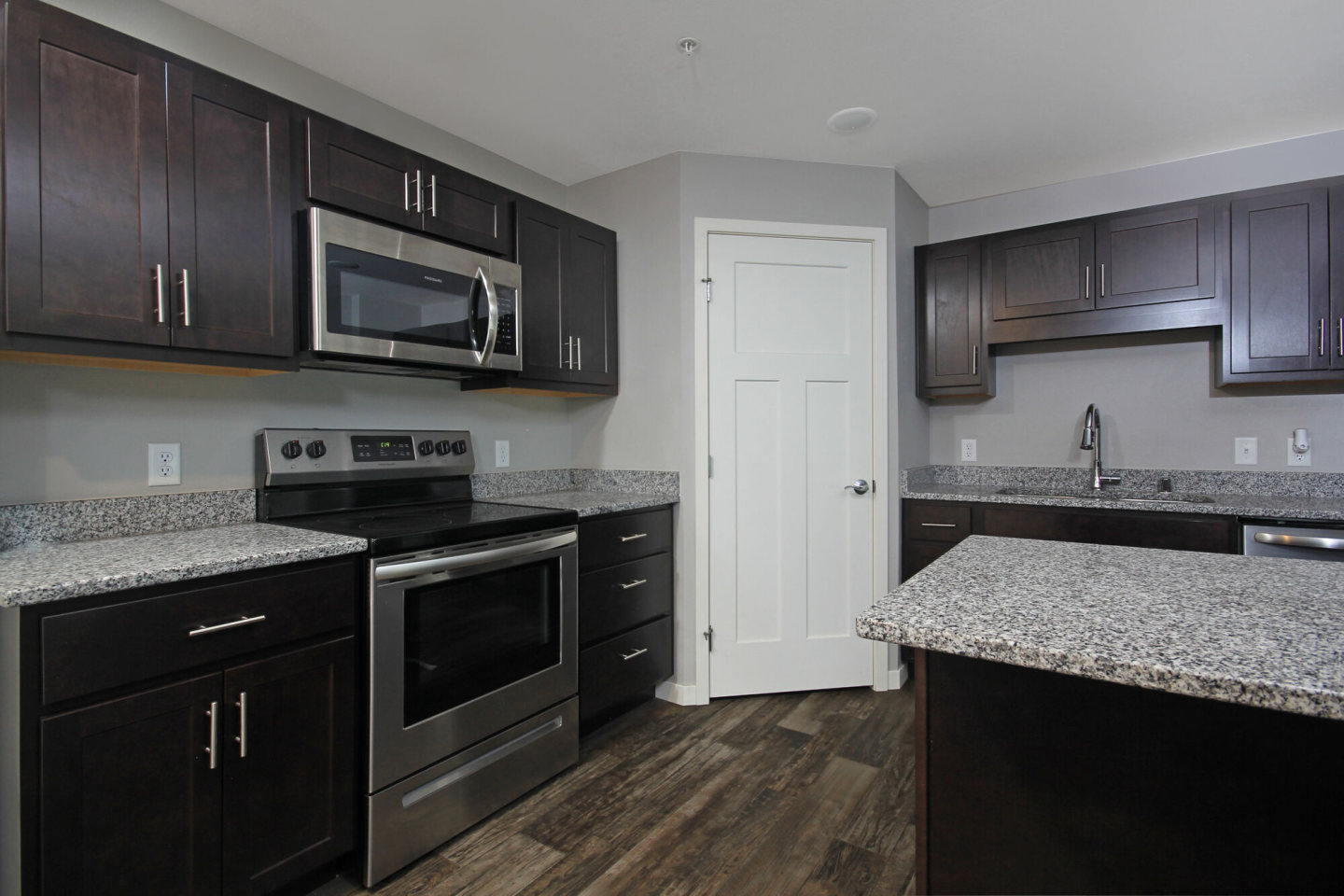 Sapphire Apartments Image 1